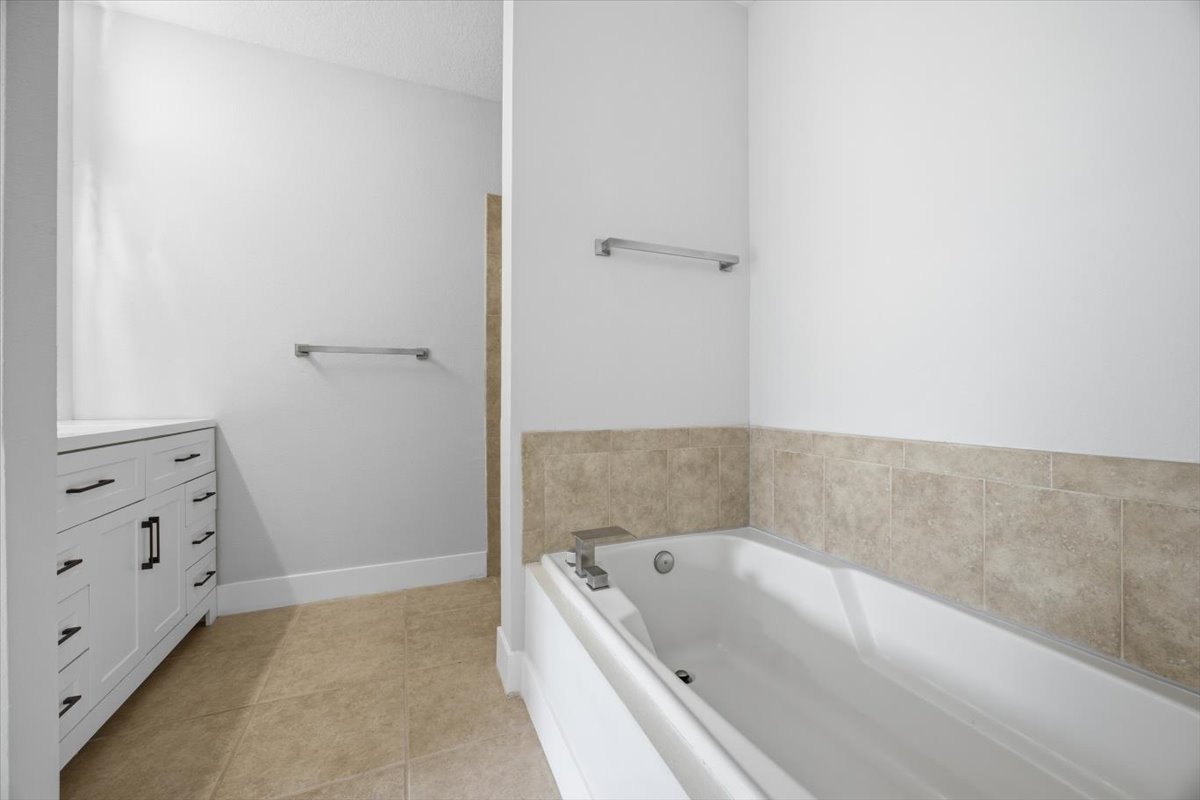 Dual vanities, soaking tub, separate shower